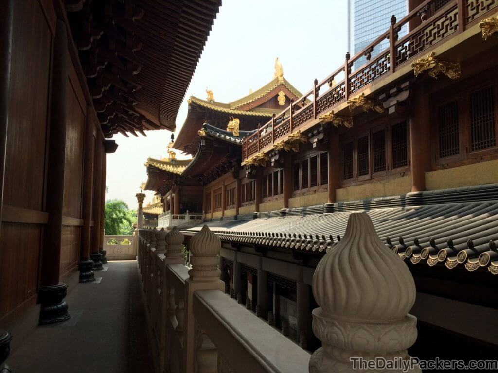 Côté temple Jing An