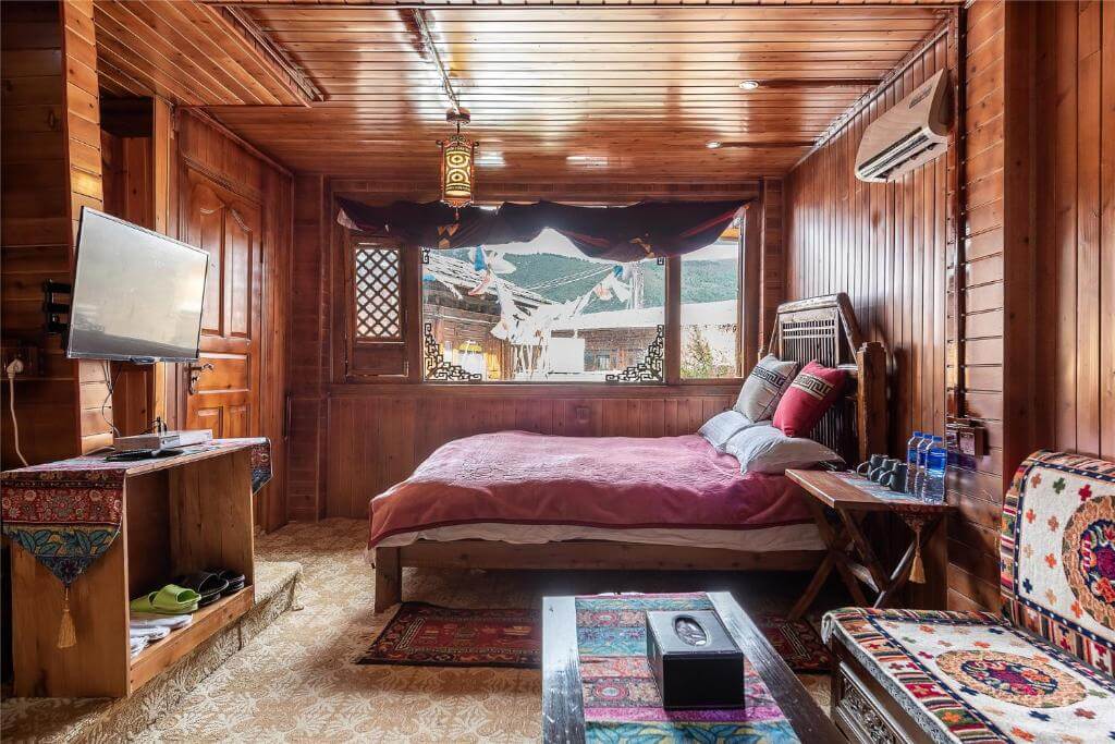 Shangri-la. Yi's Hostel