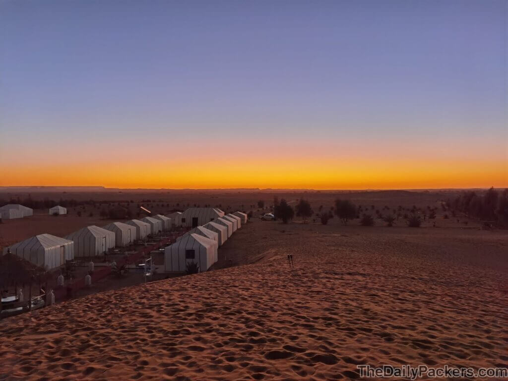 Matin de glamping dans le désert