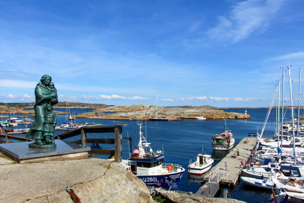 Harbor statue of a mother and children facing the sea in Tønsberg, Norway.