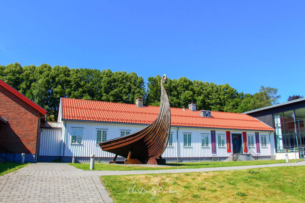 Wooden Viking ship sculpture in front of the Tønsberg museum building.