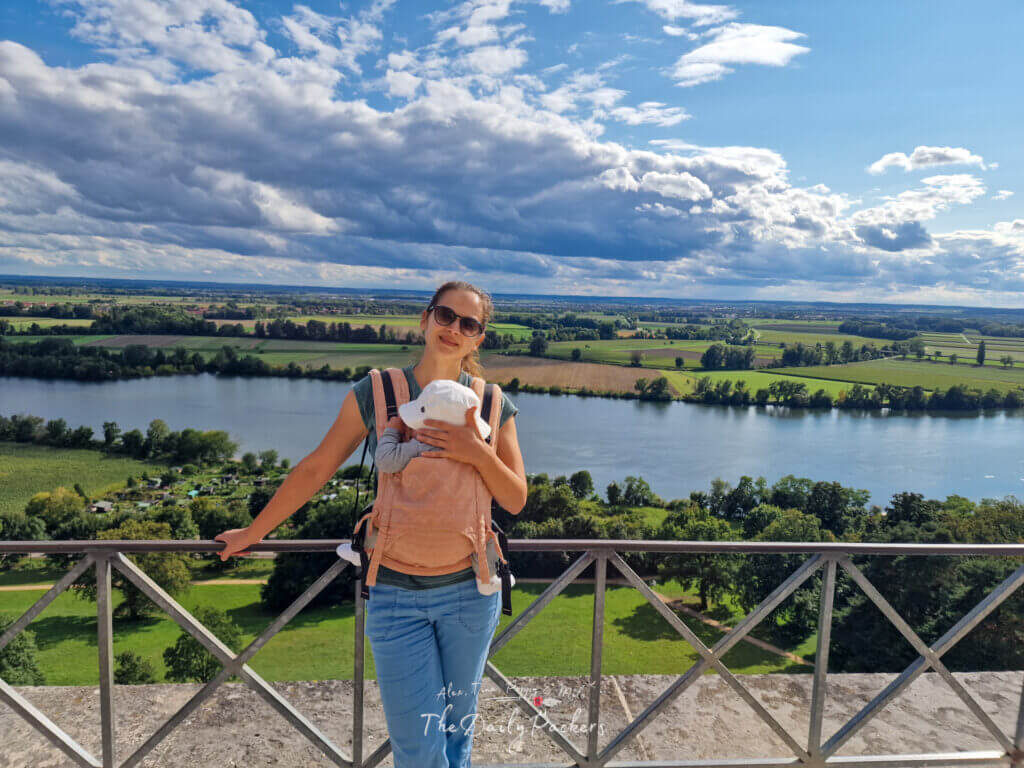 Vue panoramique depuis la terrasse du Walhalla surplombant le Danube et la campagne bavaroise.
