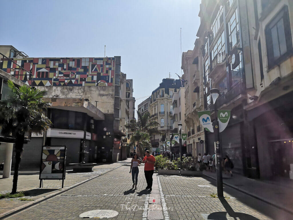 Pedestrian street Peatonal Sarandí in Montevideo’s Old Town with colorful murals and historic European-style buildings.