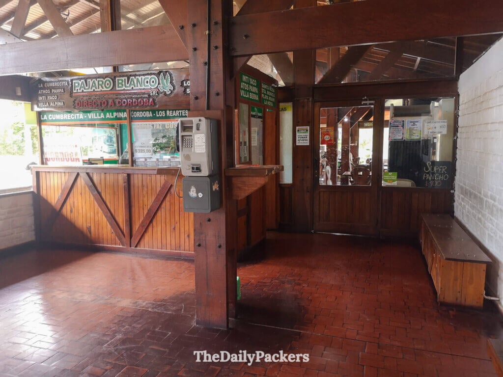 Terminal de bus à Villa General Belgrano avec des connexions à travers la province de Córdoba