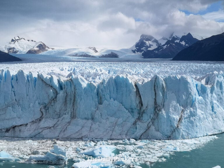 Gros plan détaillé de la paroi de glace du glacier Perito Moreno à El Calafat