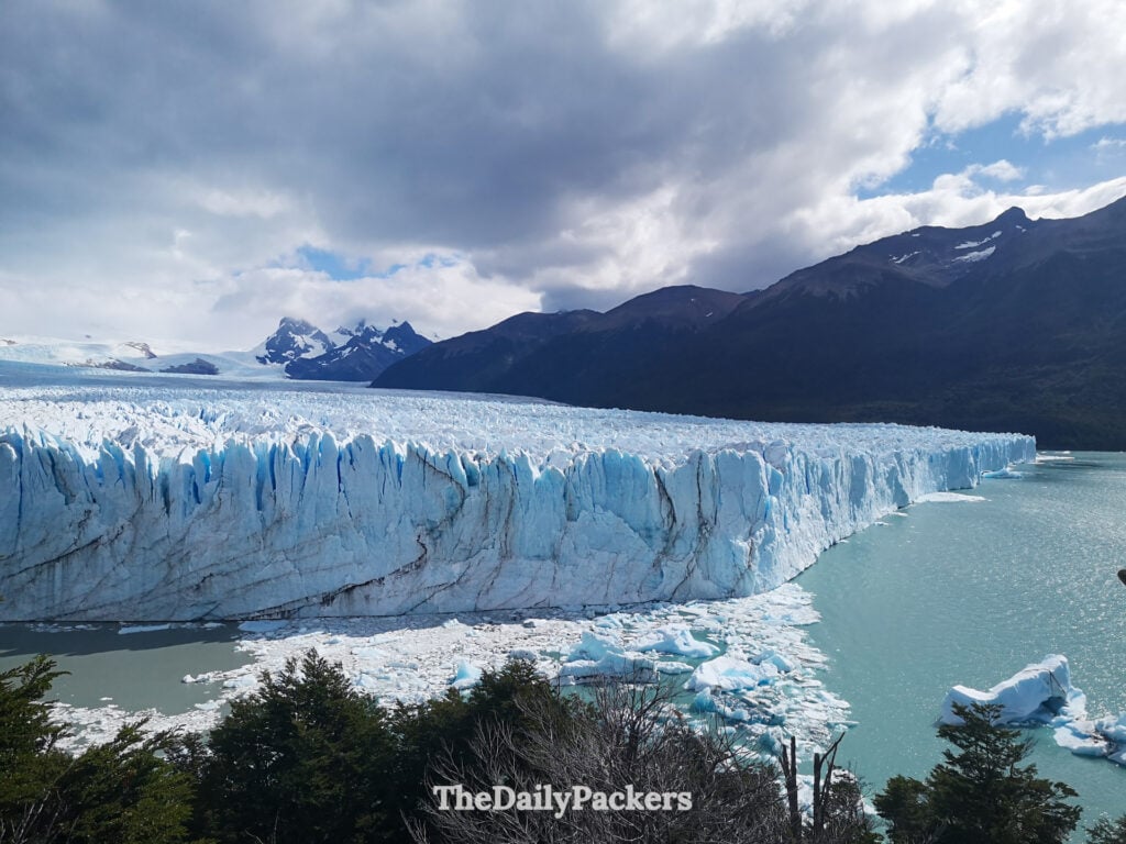Glacier Perito Moreno depuis le balcon central dans le parc national Los Glaciares
