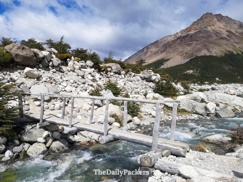 Pont en bois sur Río Blanco sur le sentier Laguna de los Tres, El Chaltén