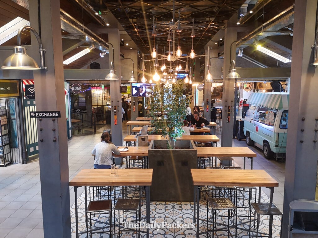 Paseo de Compras shopping and food hall in Ushuaia city center