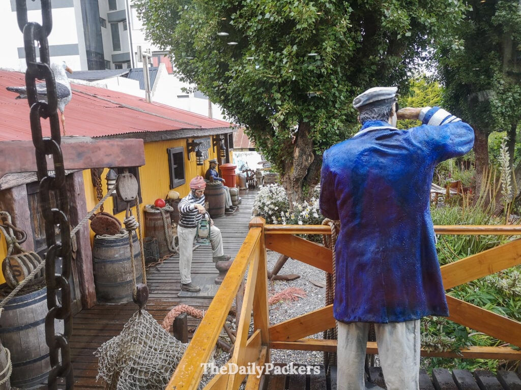 La Última Bita maritime display with sailor statues in Ushuaia
