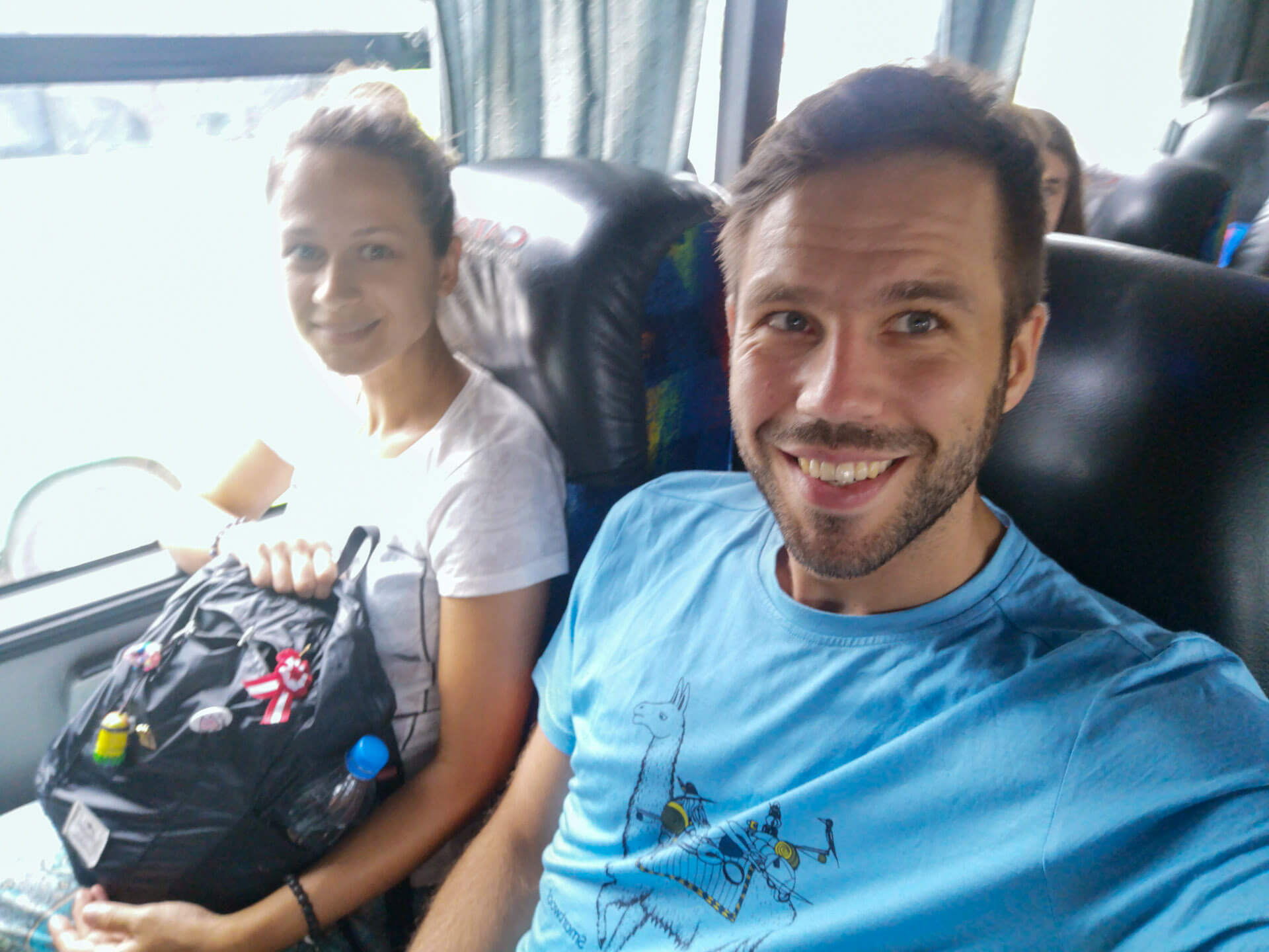 Couple traveling by bus from Villa General Belgrano to Mendoza, seated on LEP bus