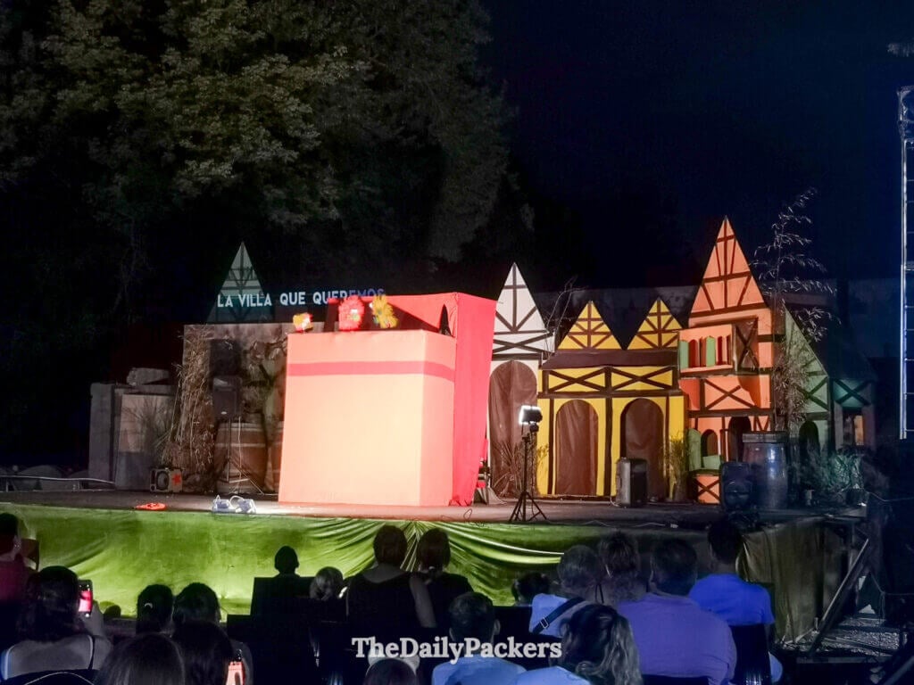 Nighttime outdoor show in Villa General Belgrano town center during a local festival