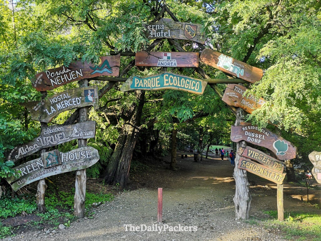 Wooded walking path at Paseo de los Arroyos in Villa General Belgrano, Córdoba