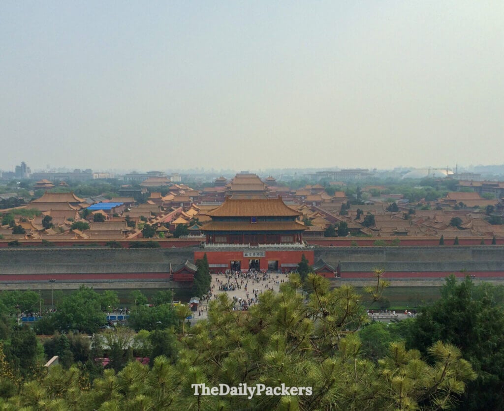 Vue aérienne panoramique des toits dorés de la Cité interdite depuis le parc Jingshan, Pékin